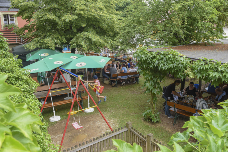 Hübnerbräu Steinfeld Biergarten