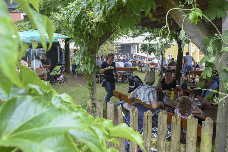 Hübnerbräu Steinfeld Biergarten